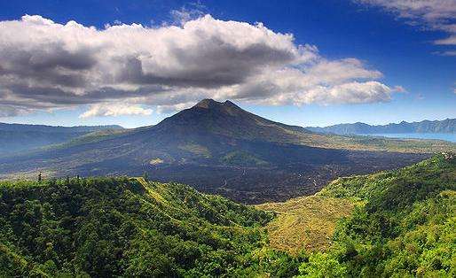 	 巴杜尔火山旅游