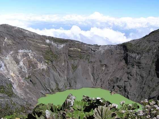 伊拉苏火山旅游