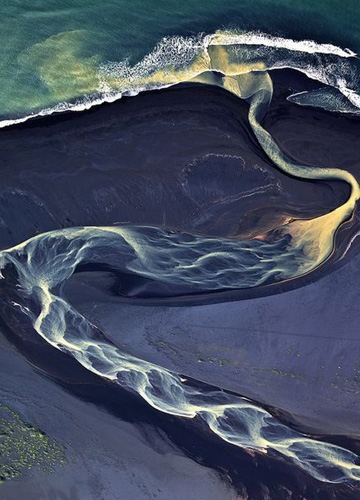 类似抽象画的火山溪流-冰岛景观摄影