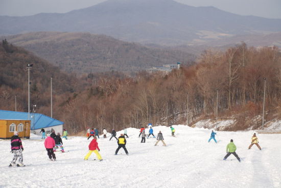 雪场撒欢 尽享冬日的冰雪盛宴