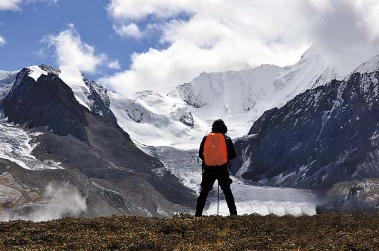 户外雪山穿越 贡嘎转山让旅游更加美好