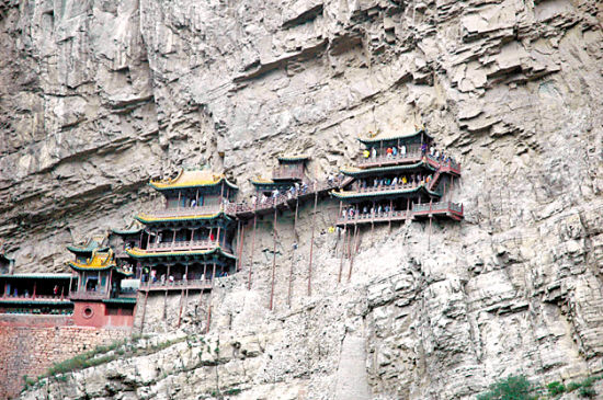 北岳恒山之中，最为出名的悬空寺有“奇、悬、巧”的特点。王飞航 摄