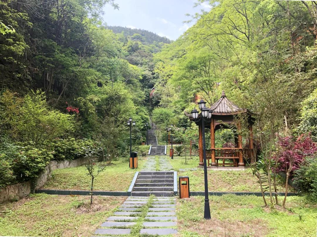 平江绊山度假山庄